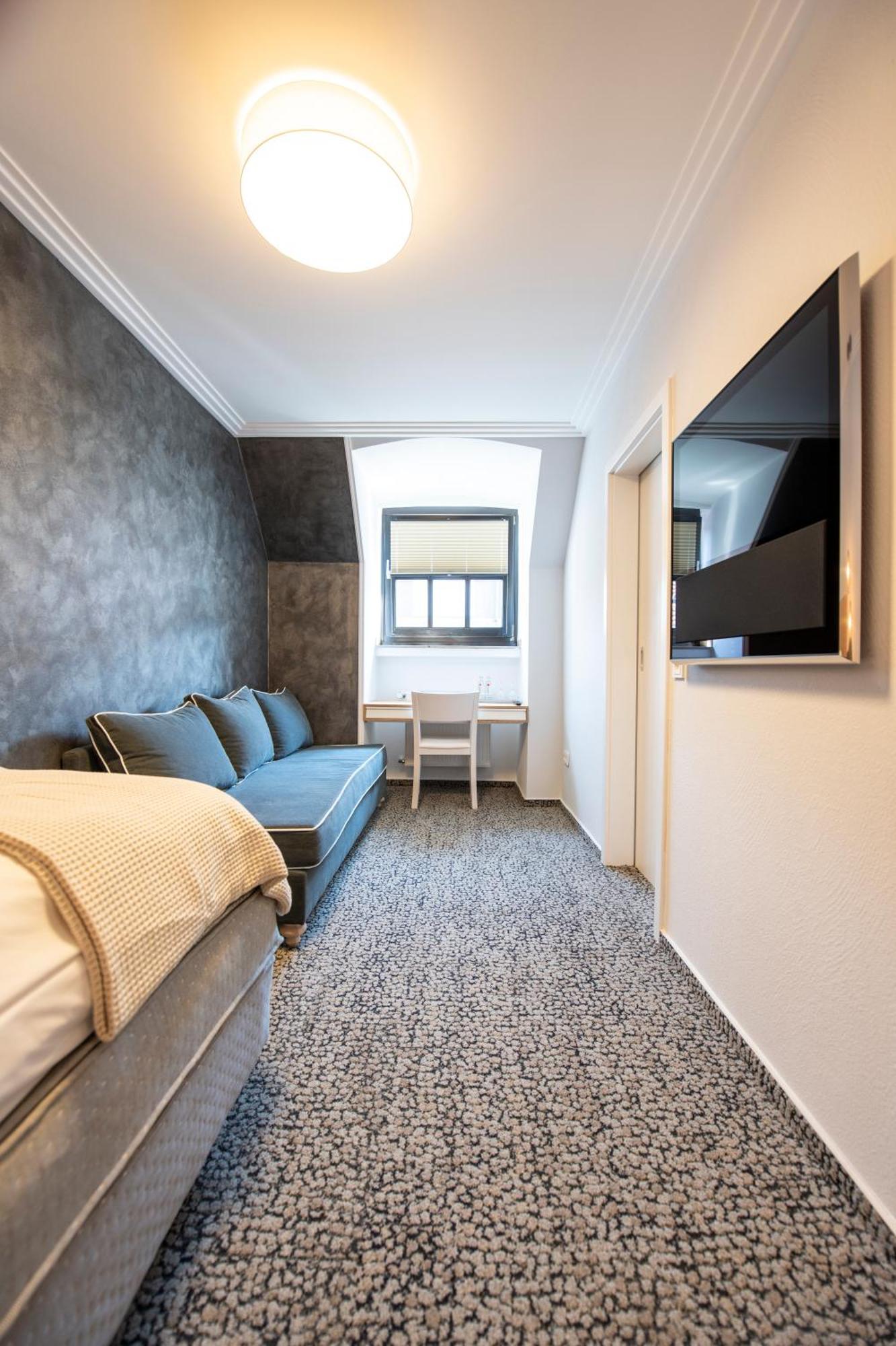 Small Single Room,1739420757:JPEG